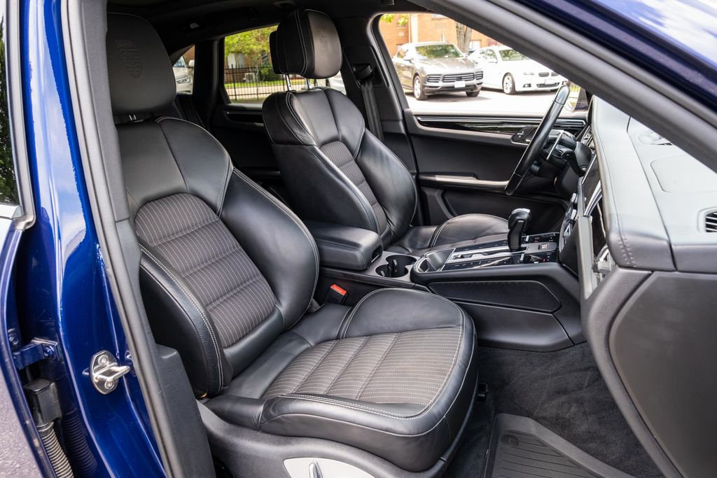 2023 Porsche Macan T - Photo 28