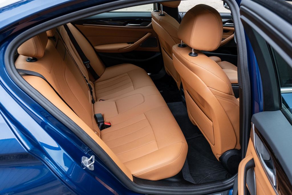 2023 BMW 5 Series 530e - Photo 34