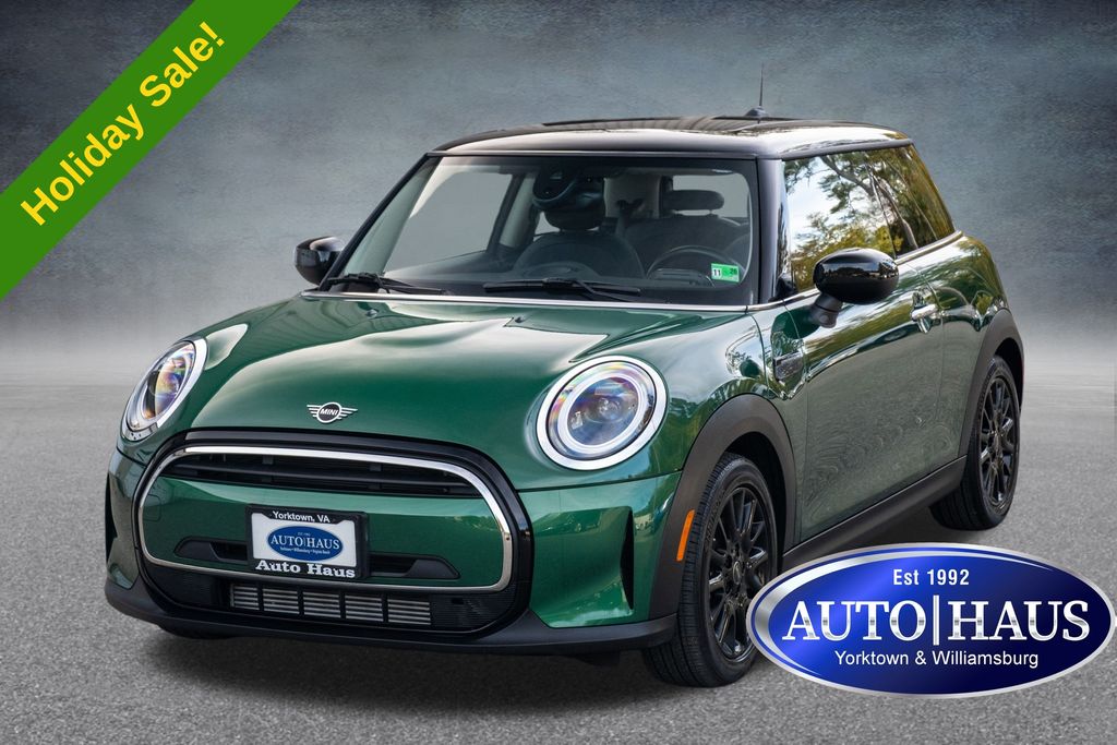 2023 MINI Hardtop 2 Door Base's photo