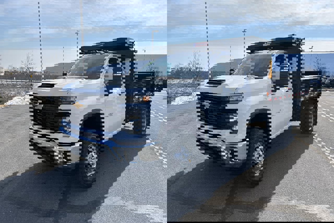 2025 Chevrolet Silverado 3500HD Work Truck photo 3