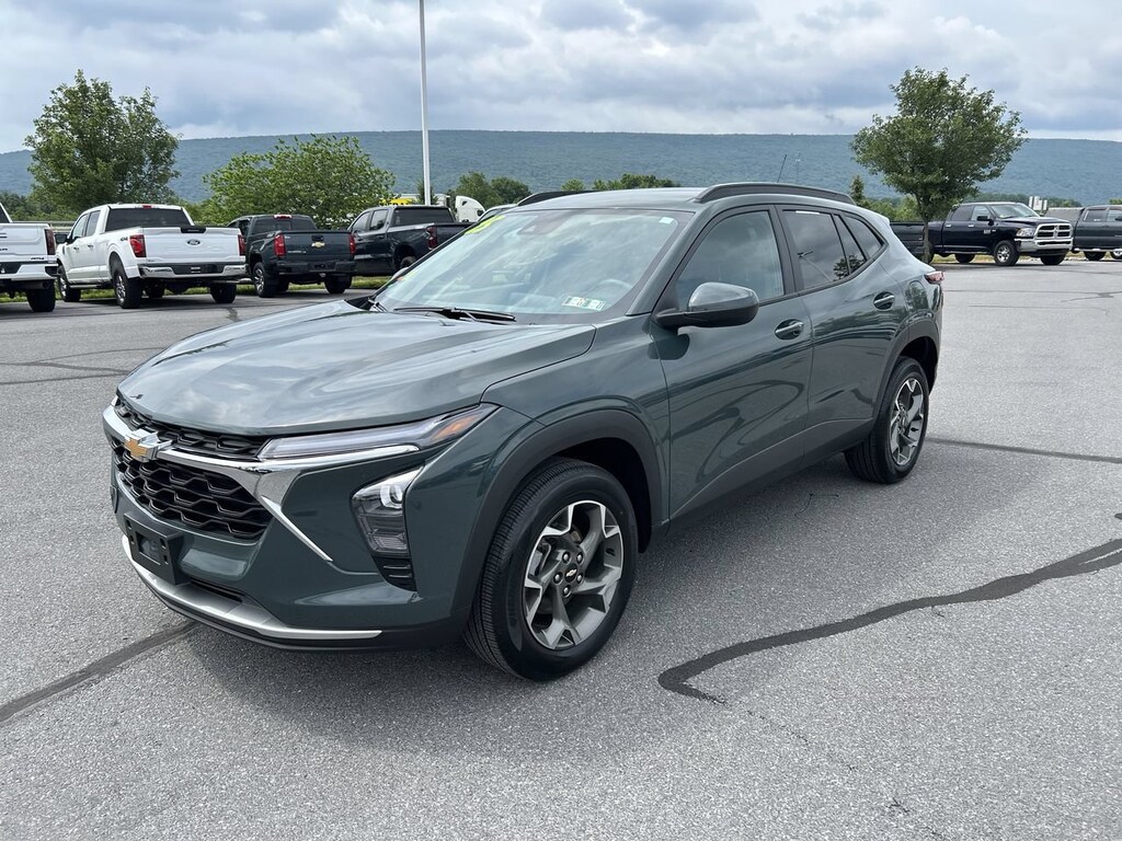 Used 2025 Chevrolet Trax LT SUV