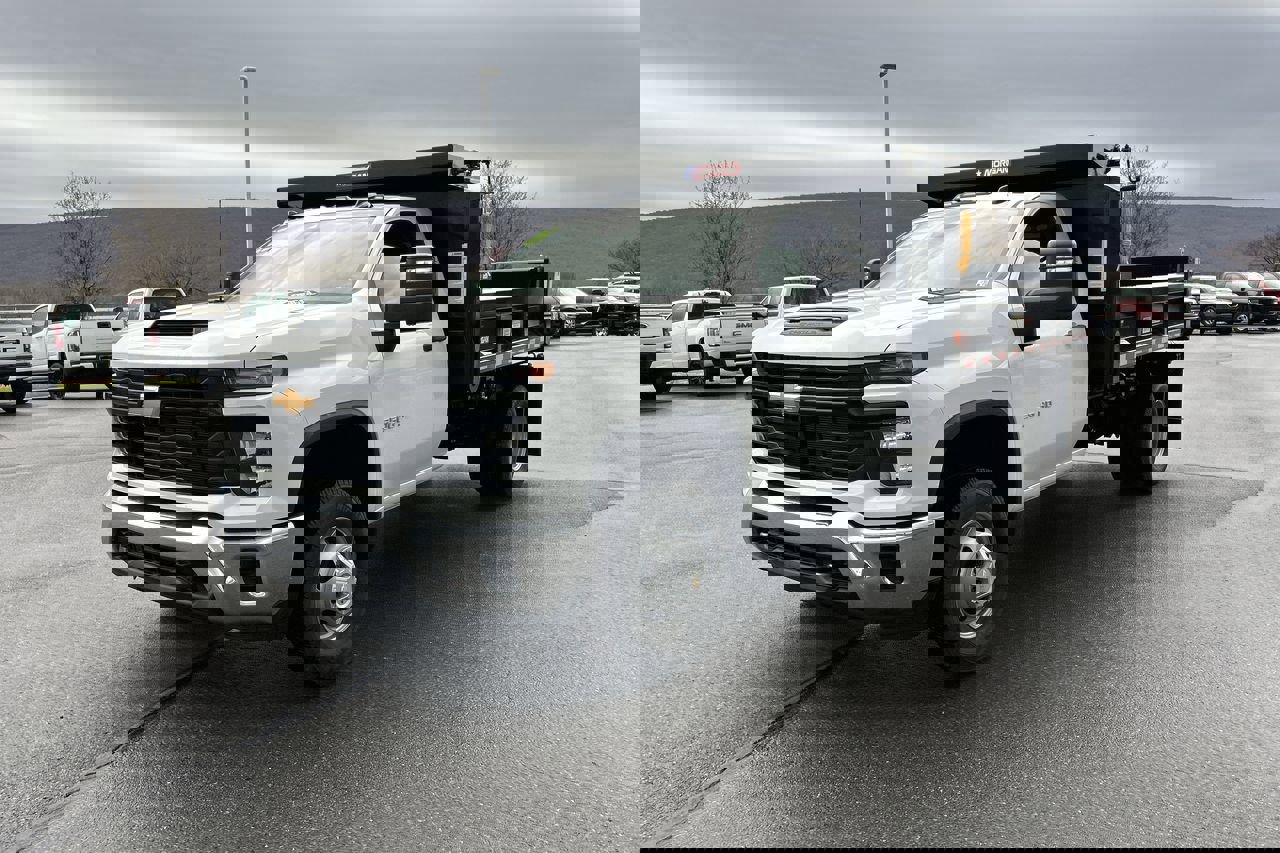 2025 Chevrolet Silverado 3500HD Work Truck photo 3