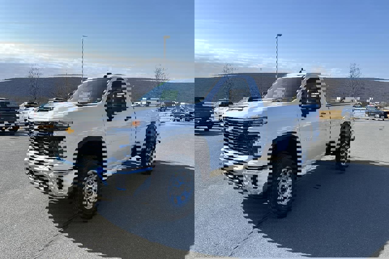 2025 Chevrolet Silverado 2500HD Work Truck photo 3