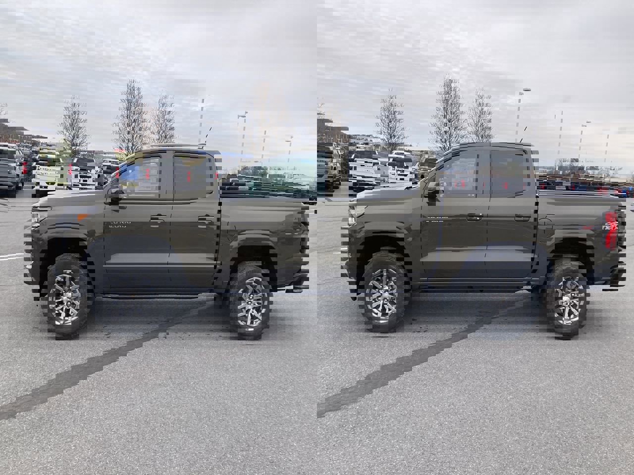 2024 Chevrolet Colorado LT photo 4