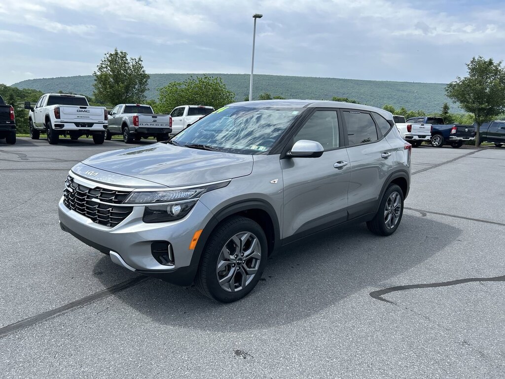 Used 2024 Kia Seltos LX SUV