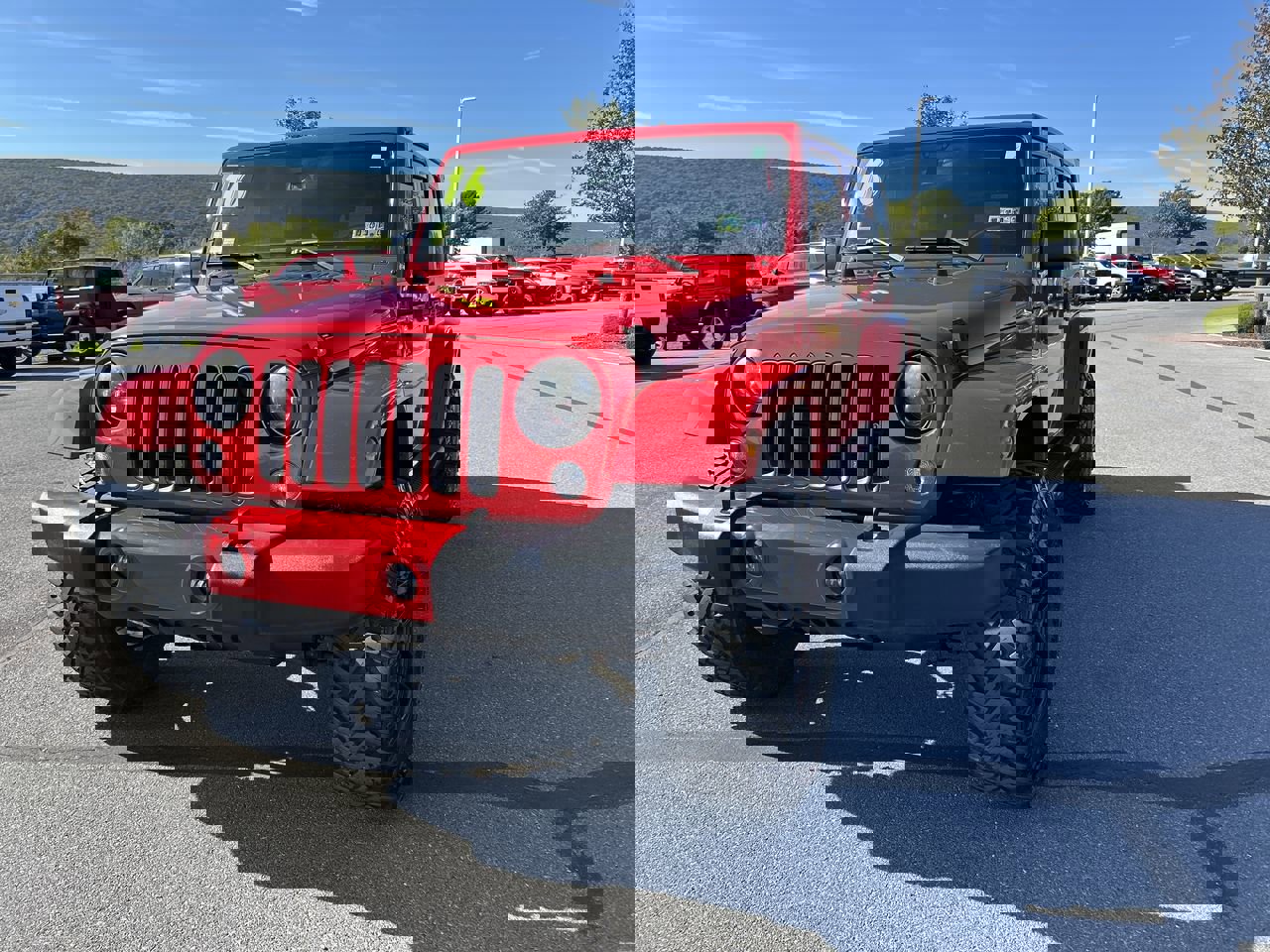 2016 Jeep Wrangler Unlimited Sahara photo 3