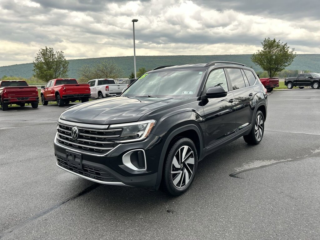 Used 2025 Volkswagen Atlas 2.0T SE w/Technology SUV