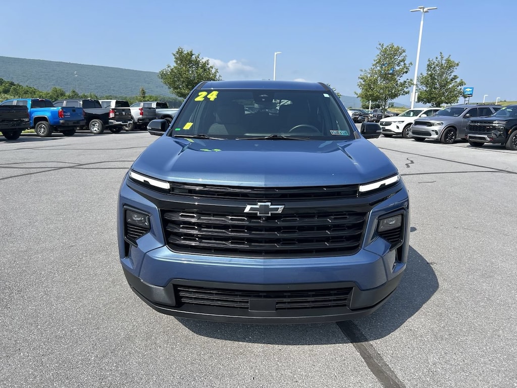 Used 2024 Chevrolet Traverse LS w/2LS SUV