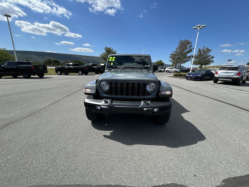 Used 2025 Jeep Gladiator Sport Truck Crew Cab