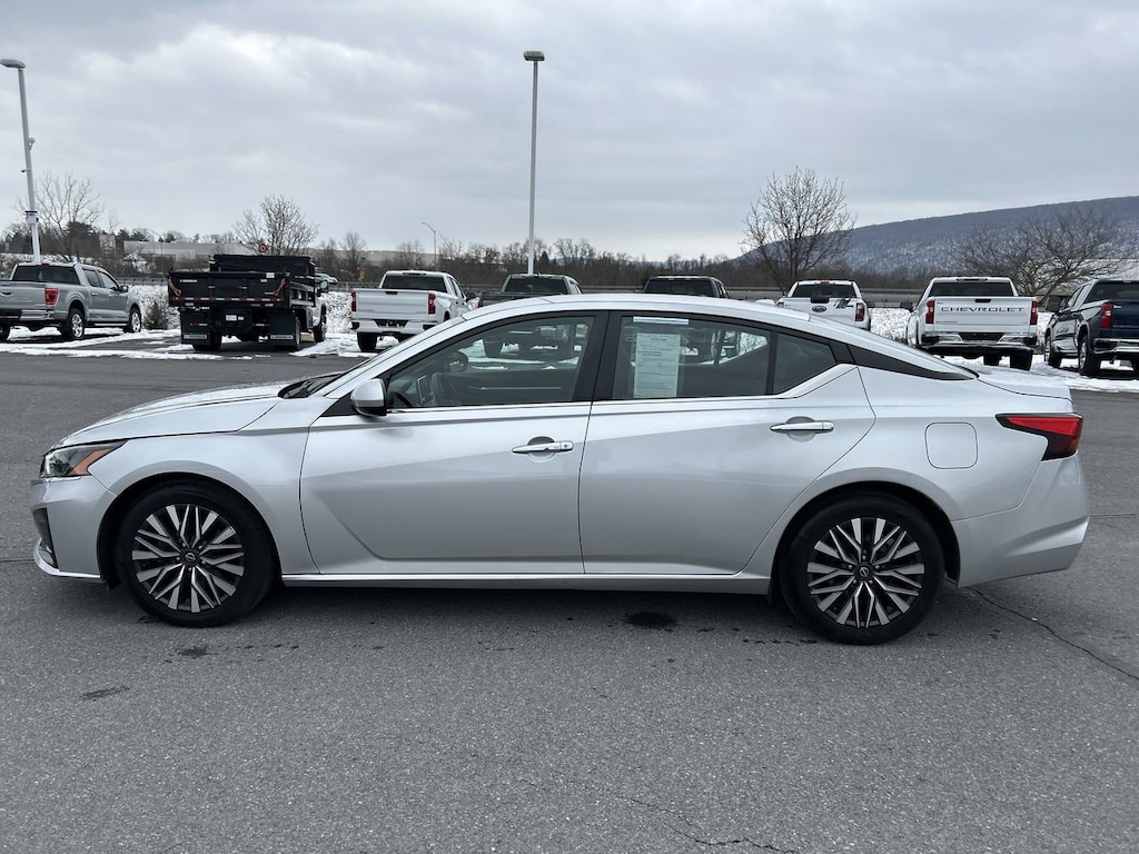 Used 2023 Nissan Altima 2.5 SV Sedan