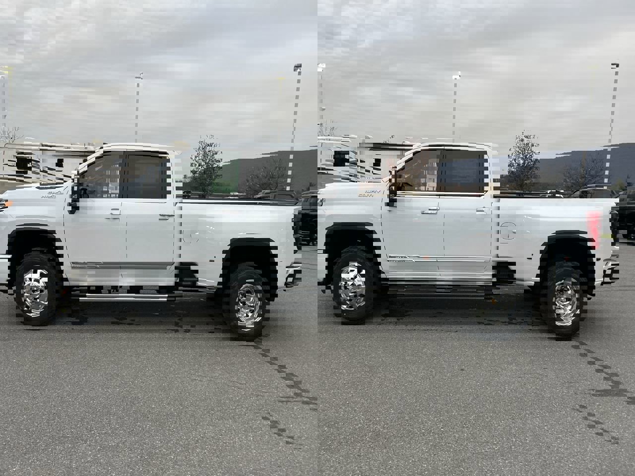 2026 Chevrolet Silverado 3500HD High Country photo 4