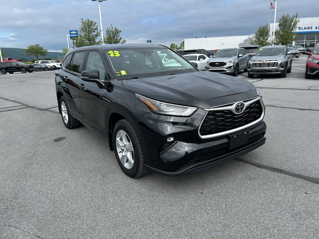 Used 2023 Toyota Highlander L SUV