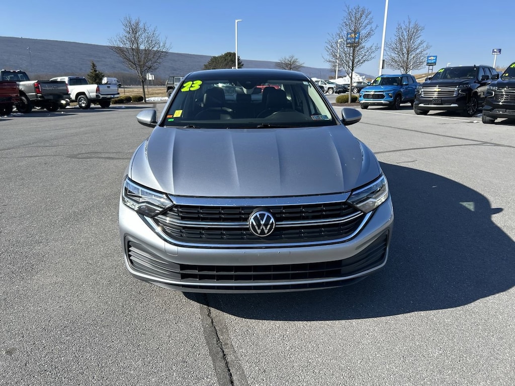 Used 2023 Volkswagen Jetta 1.5T SE Sedan