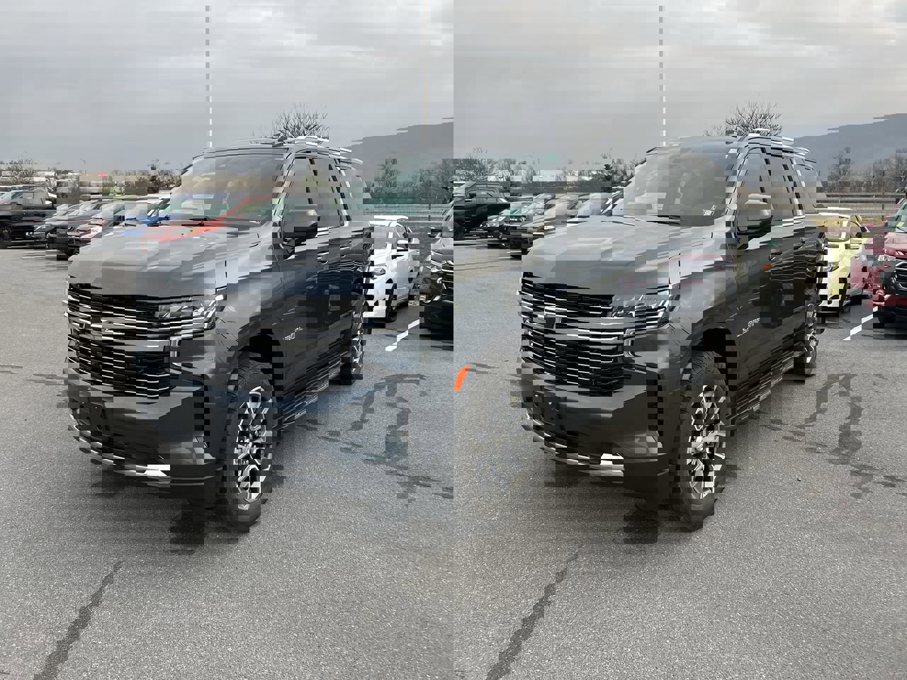 2021 Chevrolet Suburban LT photo 2