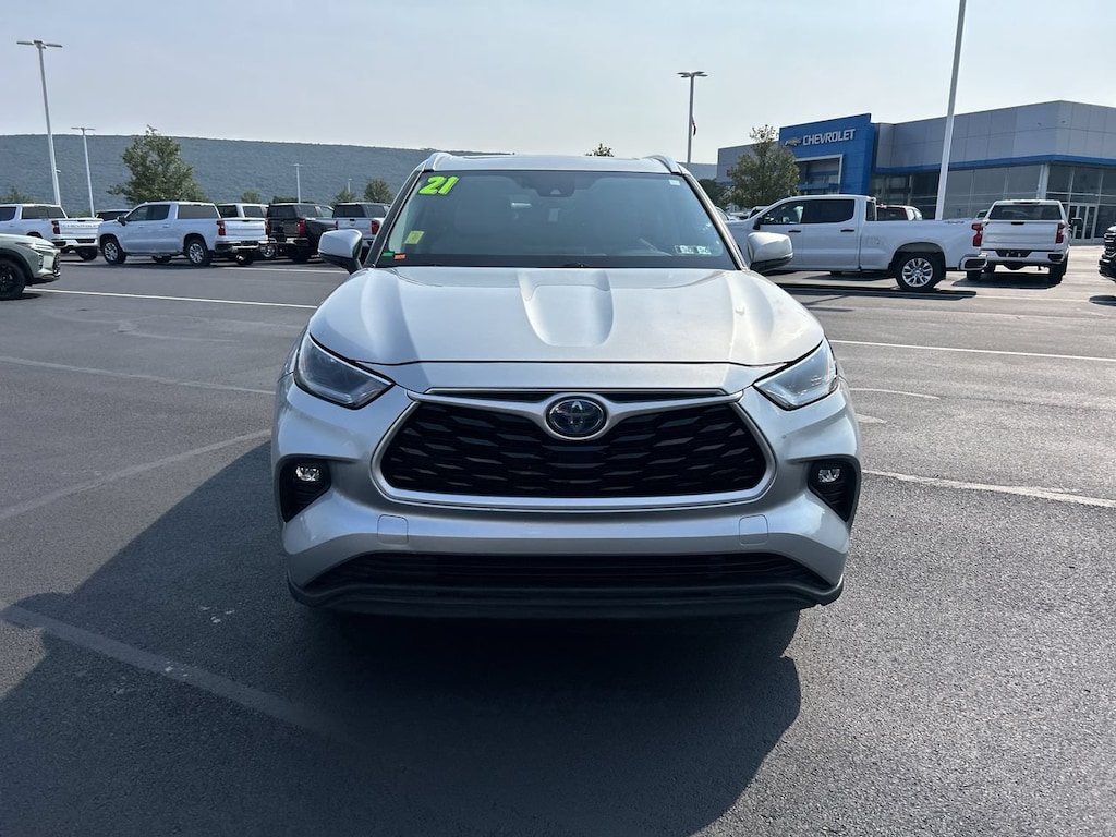 Used 2021 Toyota Highlander Hybrid XLE SUV