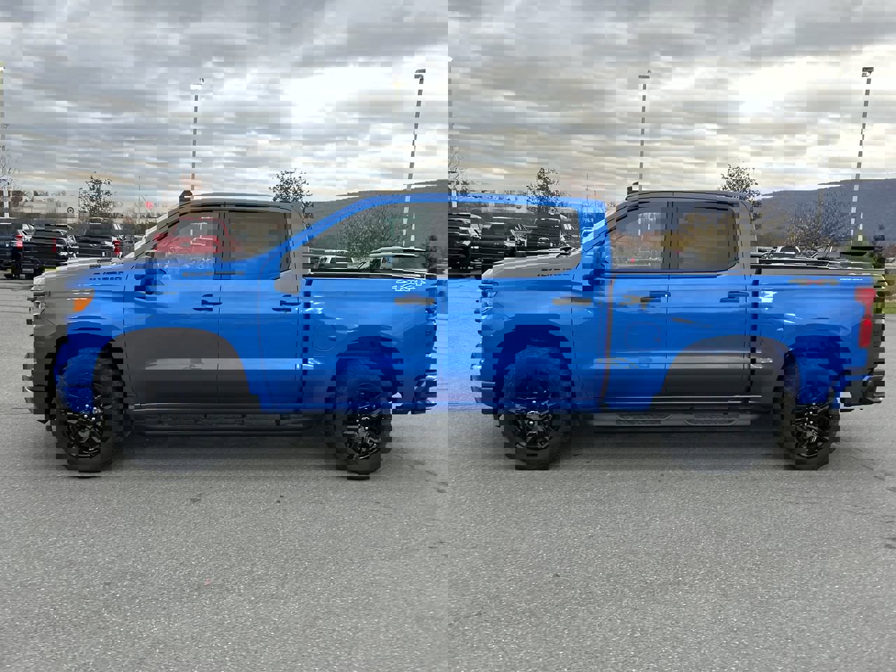 2025 Chevrolet Silverado 1500 Custom photo 4