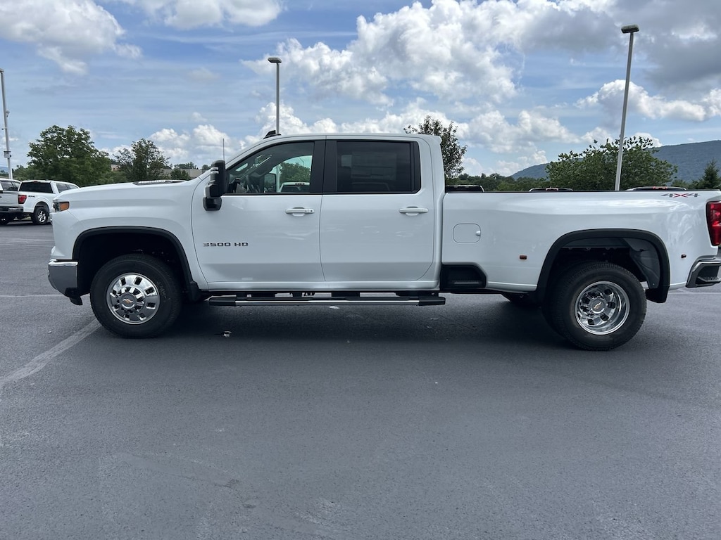 New 2026 Chevrolet Silverado 3500 HD LT Truck Crew Cab