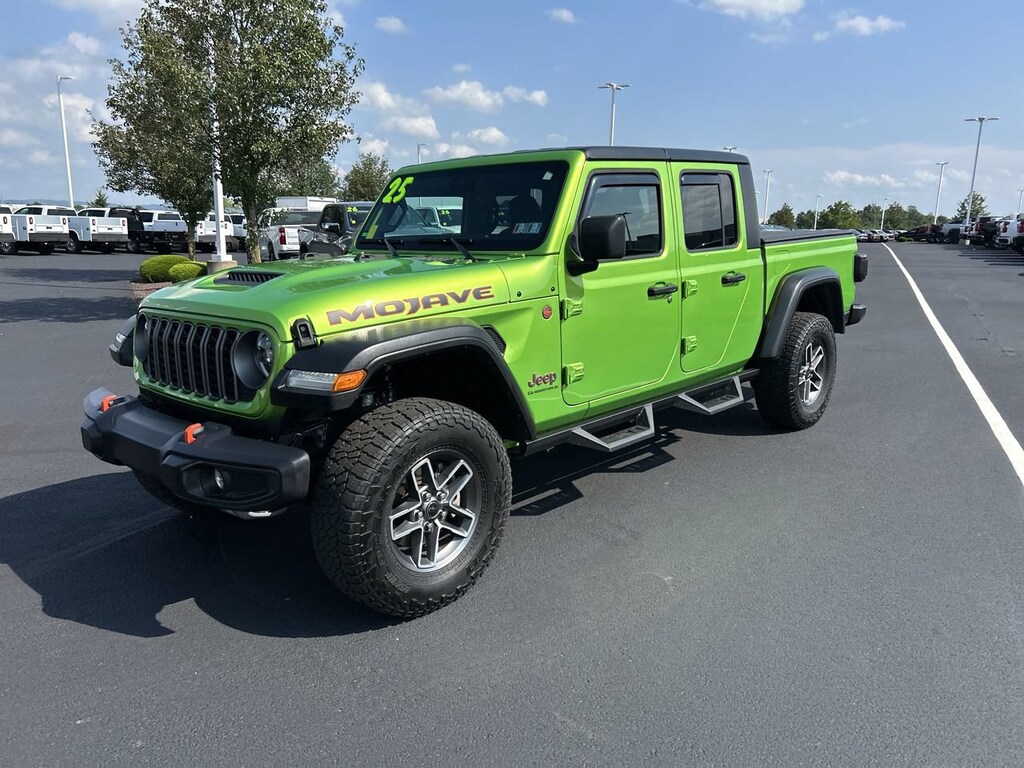 Used 2025 Jeep Gladiator Mojave Truck Crew Cab