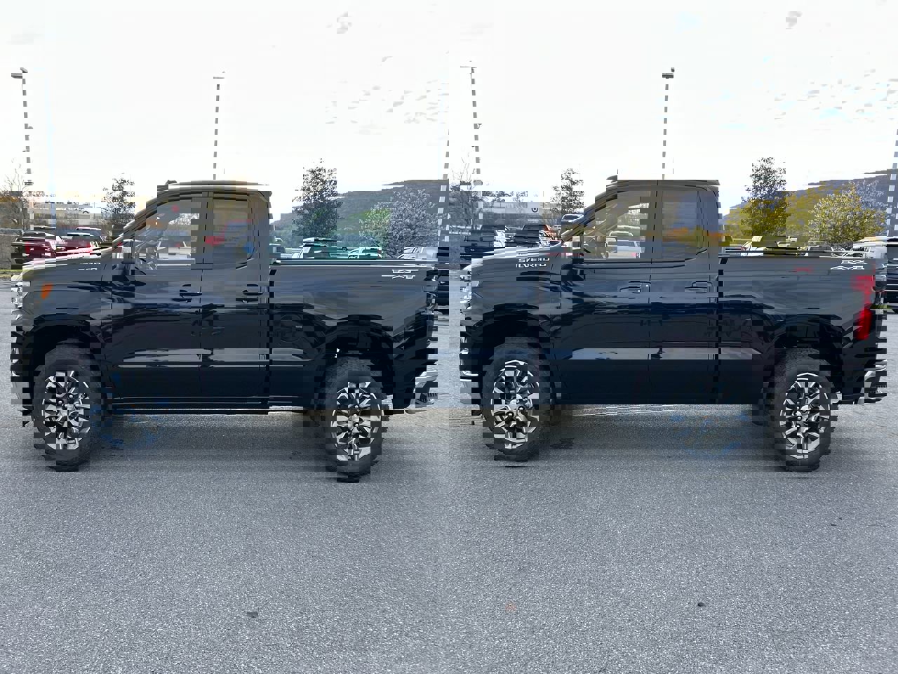 2026 Chevrolet Silverado 1500 LT photo 4