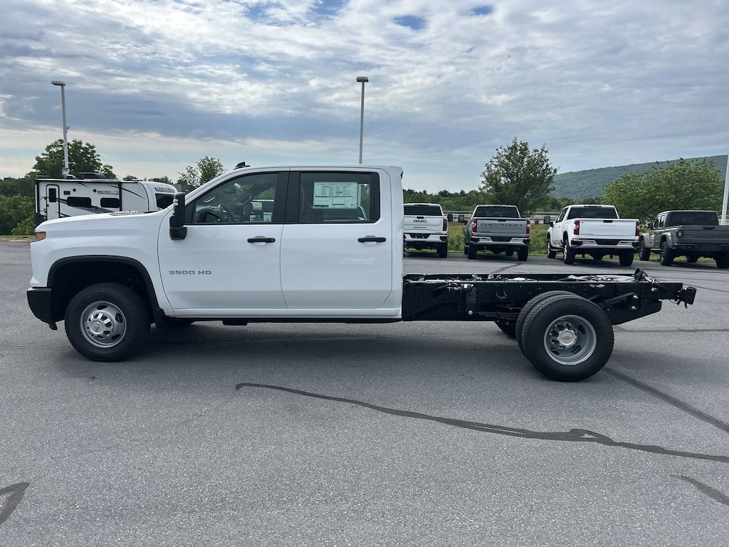 New 2026 Chevrolet Silverado 3500 HD Chassis Work Truck Truck Crew Cab