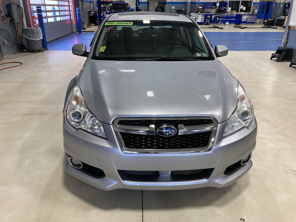 Used 2013 Subaru Legacy 2.5i Limited w/Moonroof/Nav Sedan