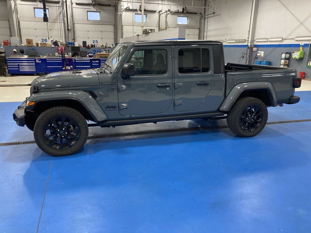 Used 2025 Jeep Gladiator Sport Truck Crew Cab