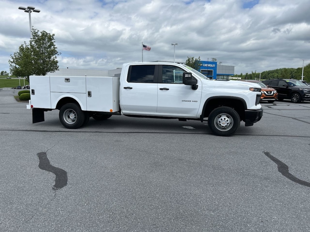 New 2025 Chevrolet Silverado 3500HD Chassis Work Truck Truck Crew Cab