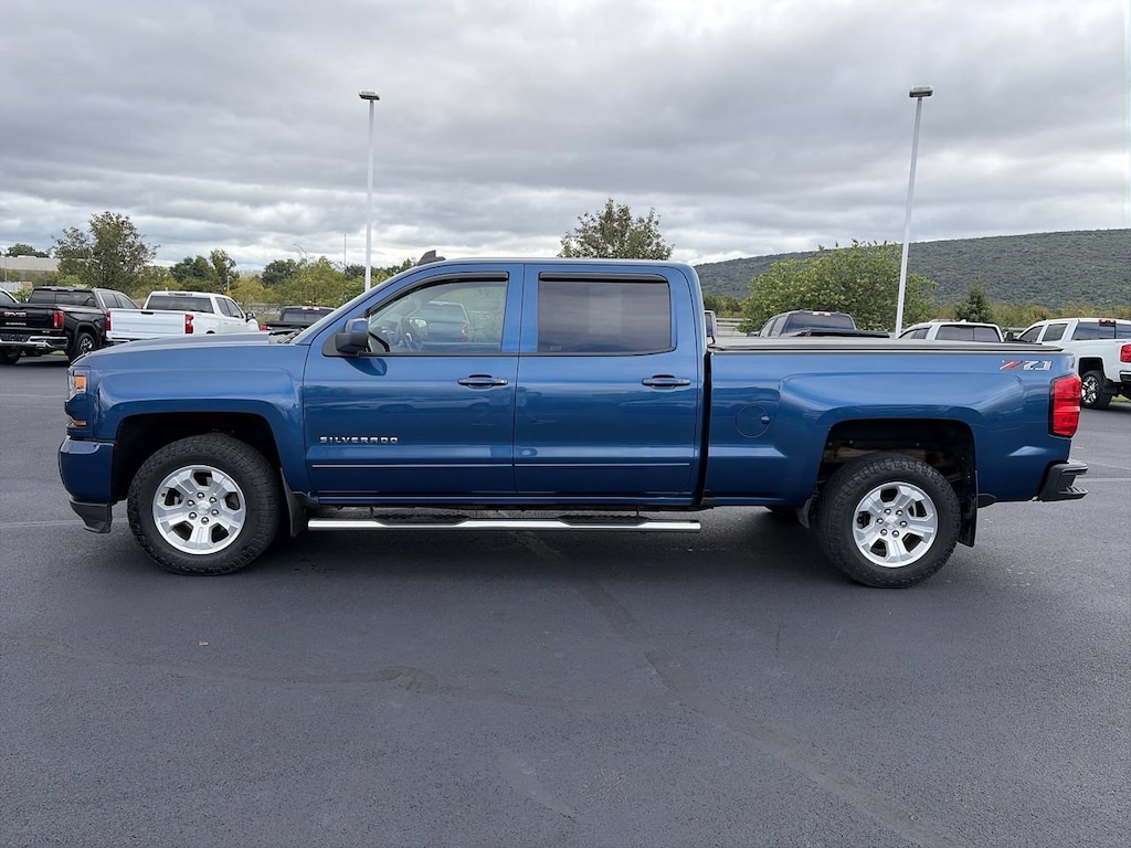 Used 2018 Chevrolet Silverado 1500 LT w/2LT Truck Crew Cab