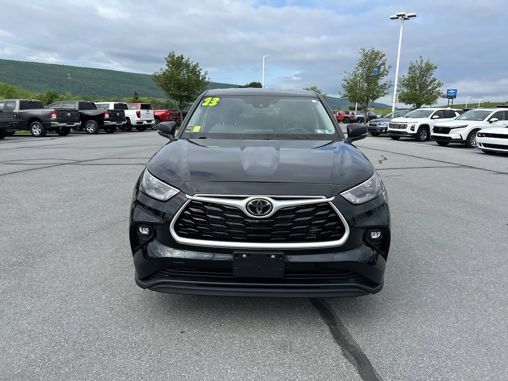 Used 2023 Toyota Highlander L SUV