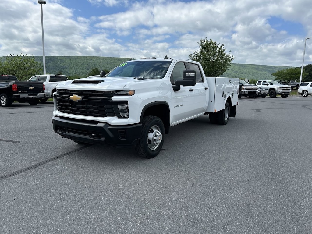 New 2025 Chevrolet Silverado 3500HD Chassis Work Truck Truck Crew Cab
