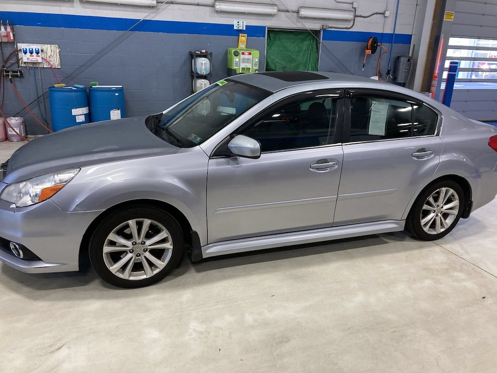 Used 2013 Subaru Legacy 2.5i Limited w/Moonroof/Nav Sedan