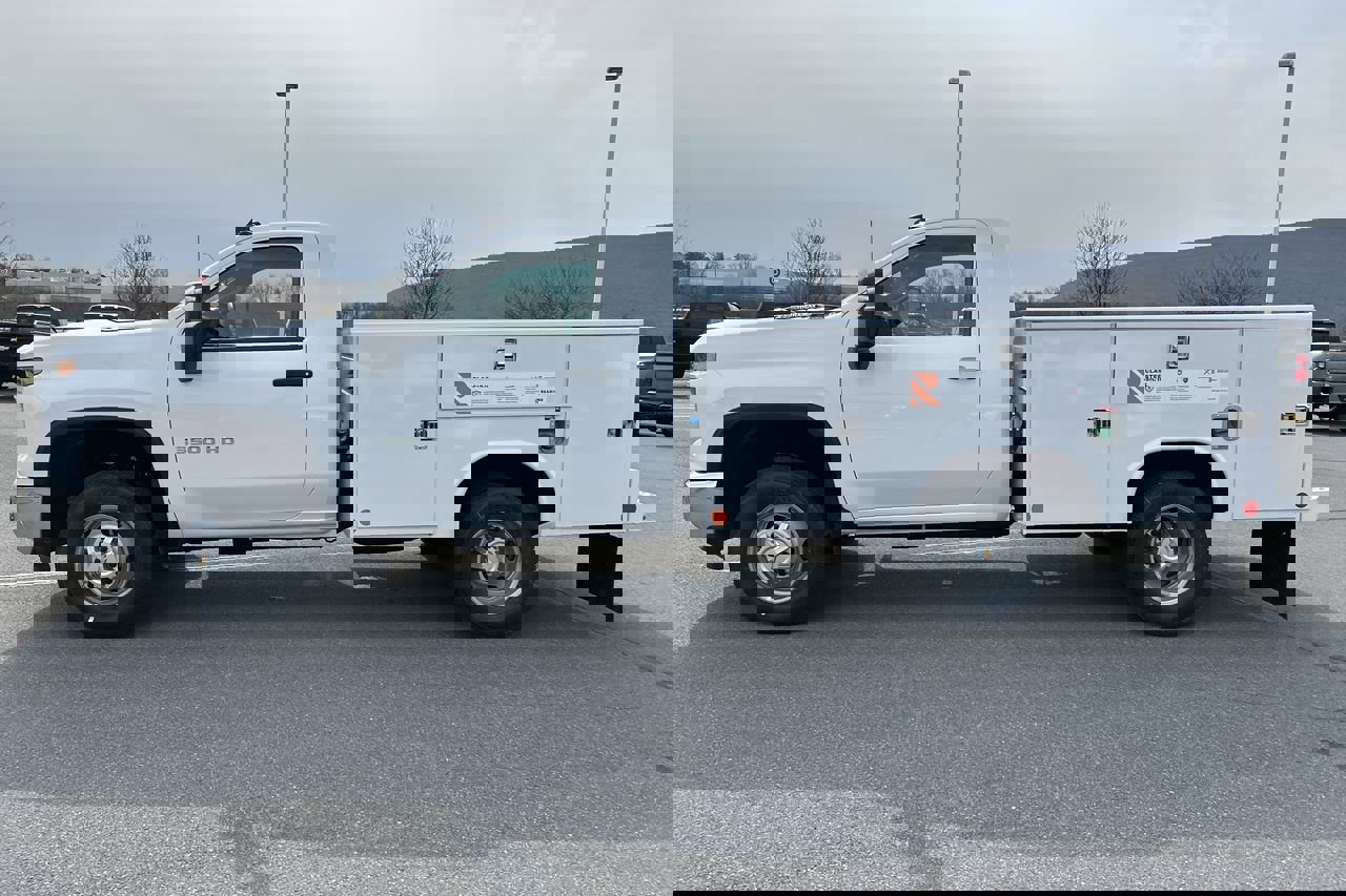 2025 Chevrolet Silverado 3500HD Work Truck photo 4