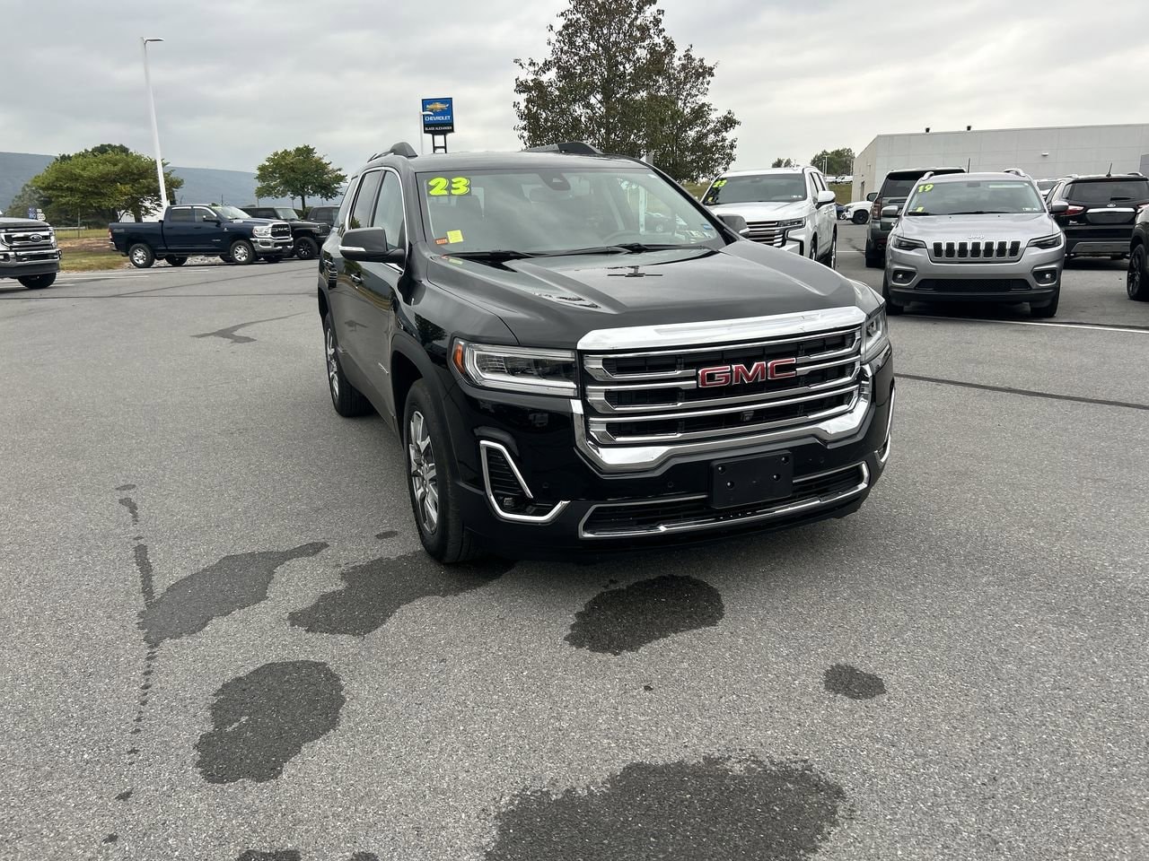 2023 GMC Acadia SLT's photo