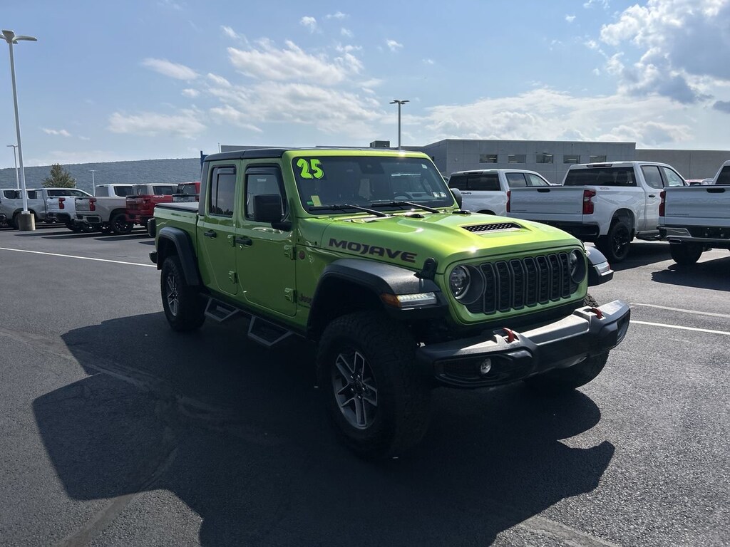 Used 2025 Jeep Gladiator Mojave Truck Crew Cab
