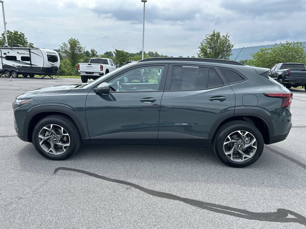 Used 2025 Chevrolet Trax LT SUV