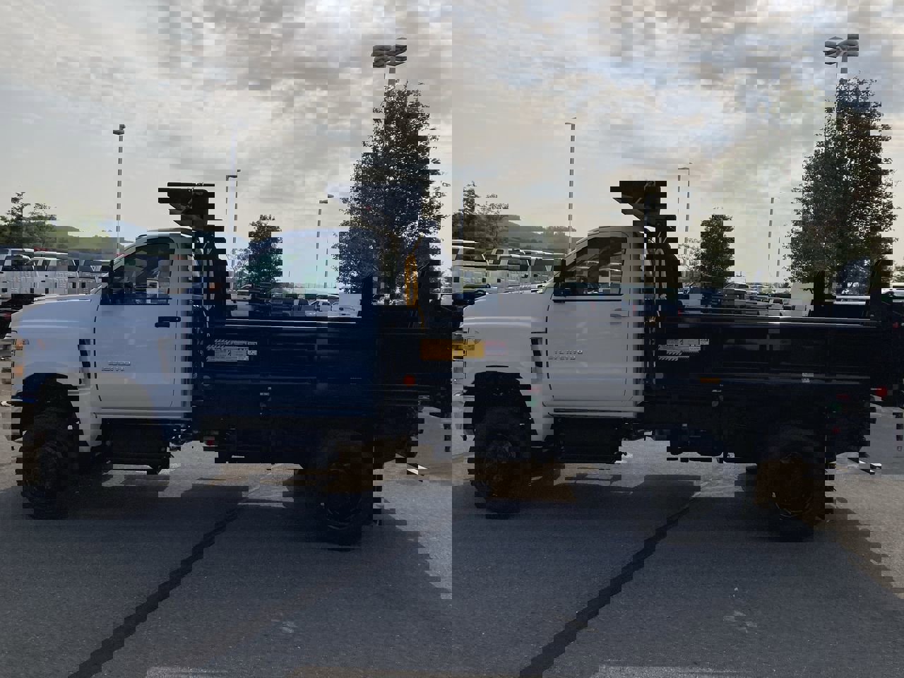 2024 Chevrolet Silverado 6500HD Work Truck photo 4