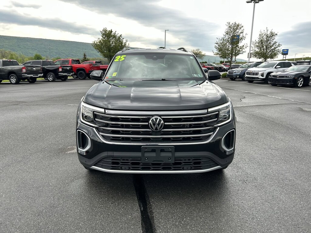 Used 2025 Volkswagen Atlas 2.0T SE w/Technology SUV