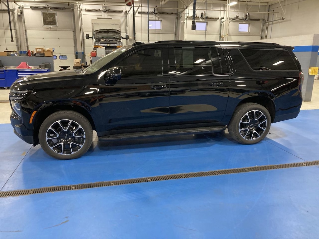 Used 2025 Chevrolet Suburban RST SUV