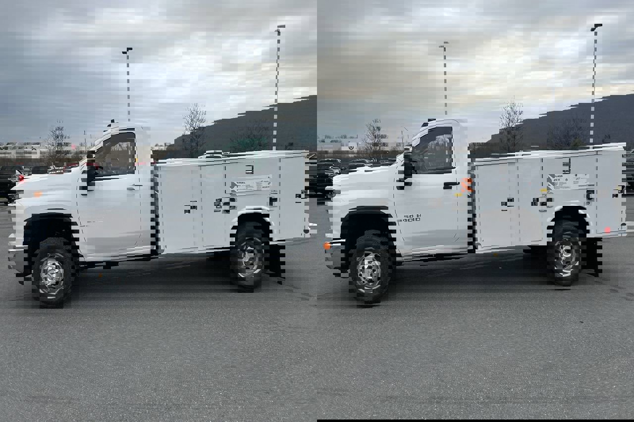 2025 Chevrolet Silverado 3500HD Work Truck photo 2