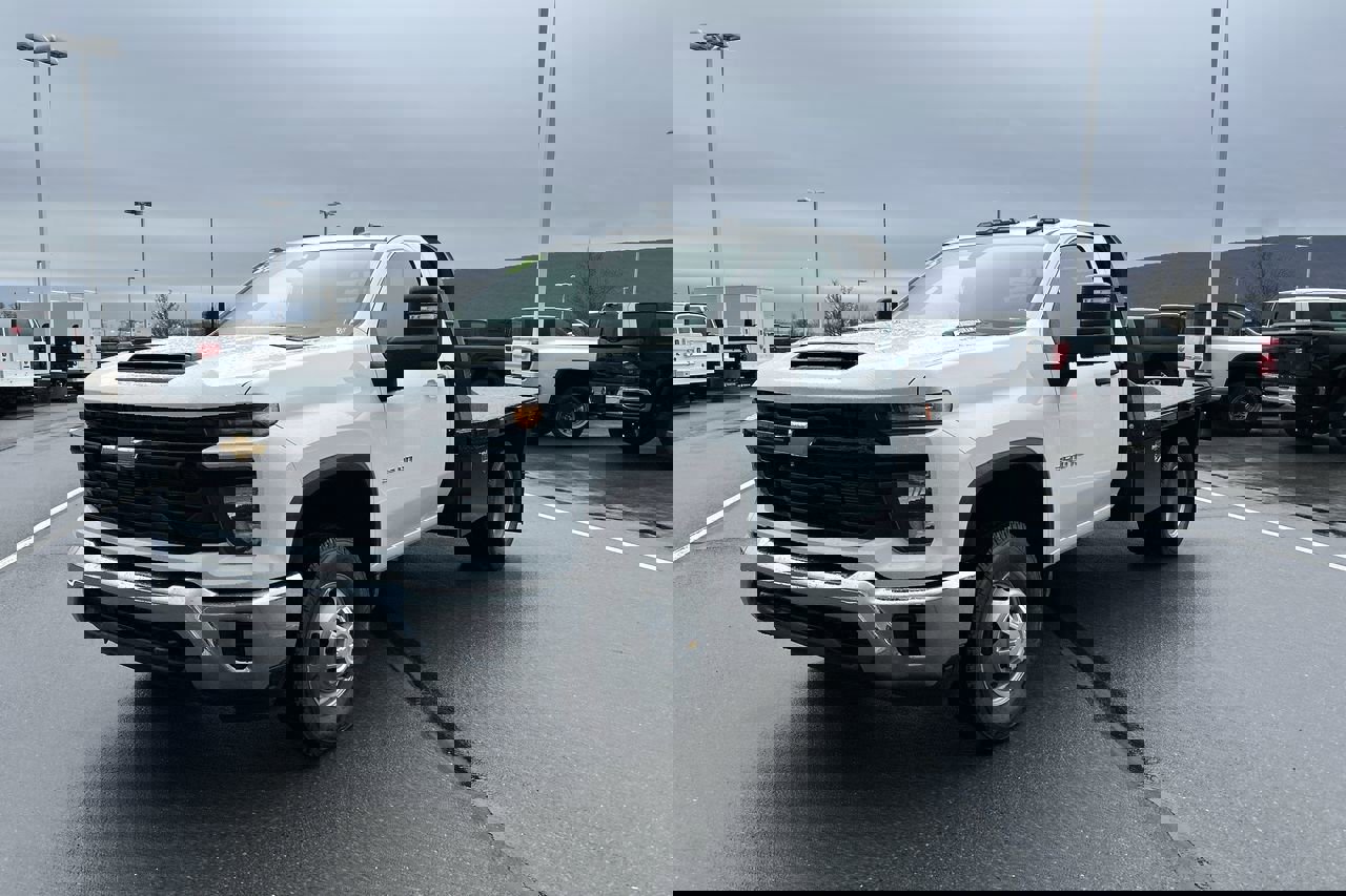 2025 Chevrolet Silverado 3500HD Work Truck photo 3