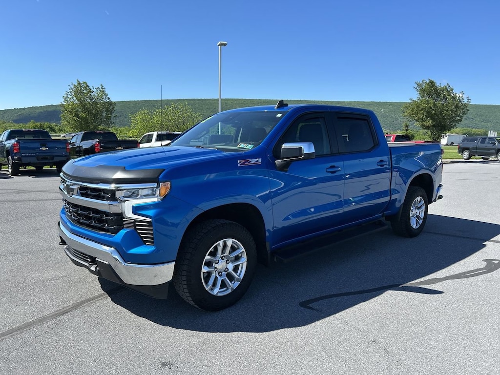 Used 2022 Chevrolet Silverado 1500 LT w/1LT Truck Crew Cab