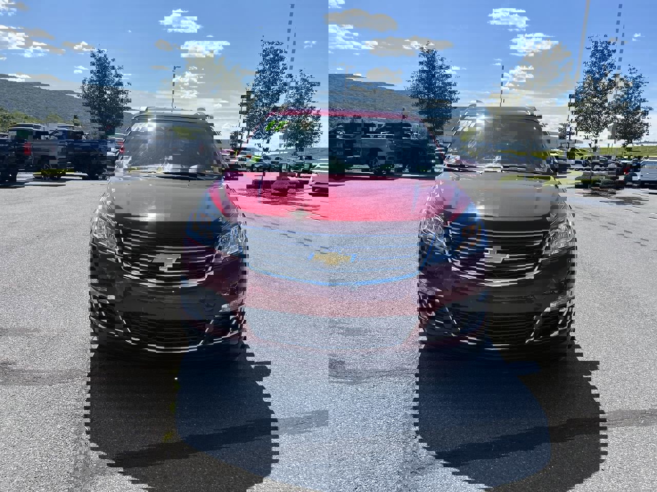 2017 Chevrolet Traverse 1LT photo 2