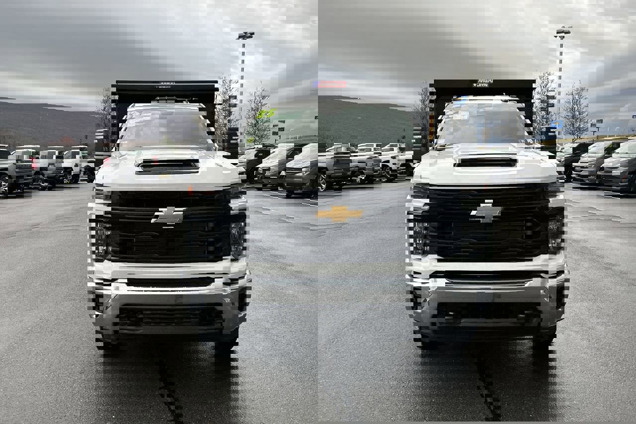 2025 Chevrolet Silverado 3500HD Work Truck photo 2