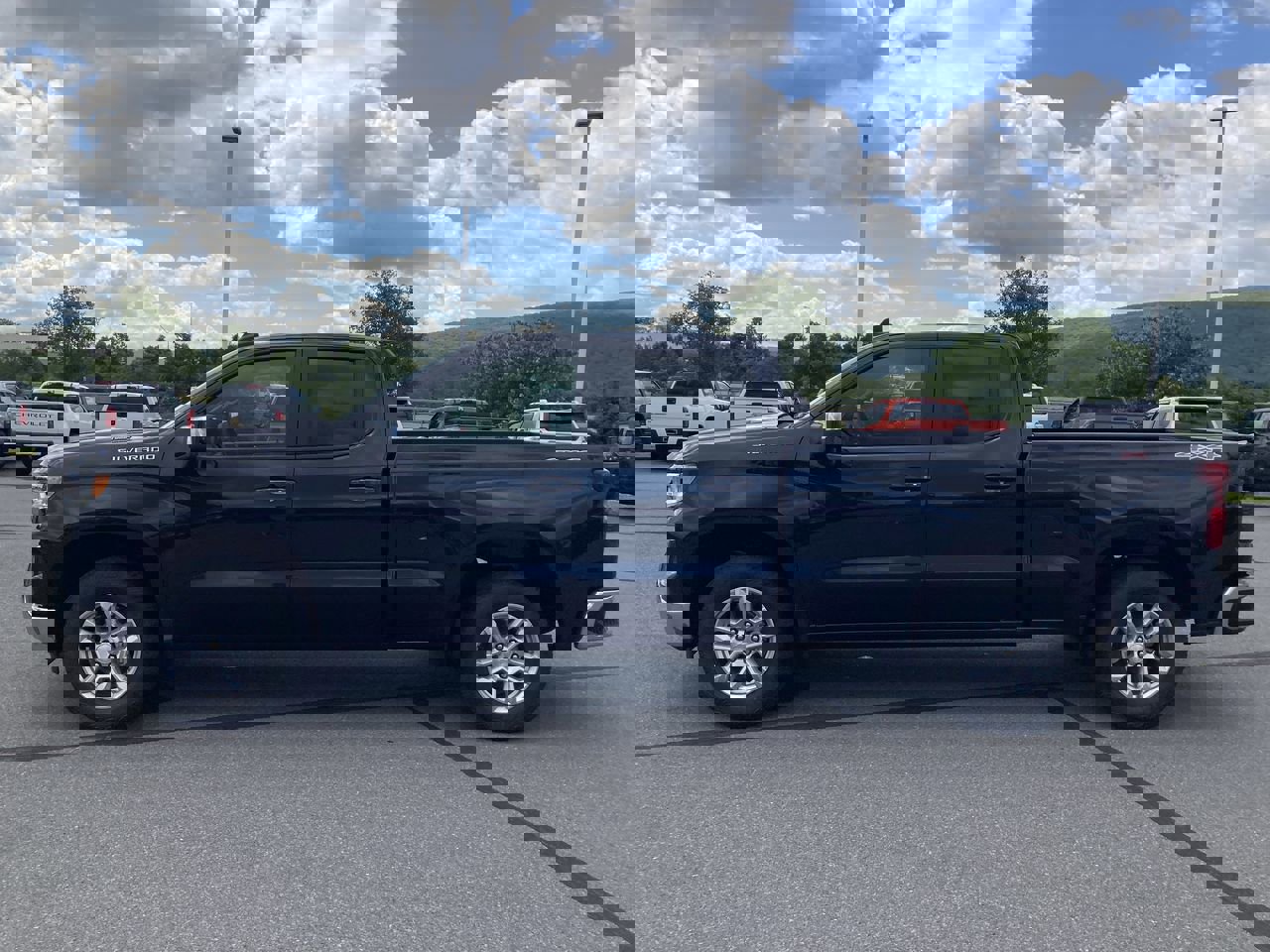 2024 Chevrolet Silverado 1500 LT photo 3