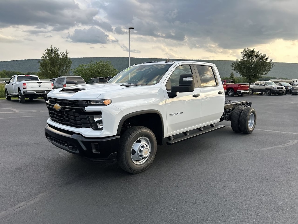 New 2026 Chevrolet Silverado 3500 HD Chassis Work Truck Truck Crew Cab