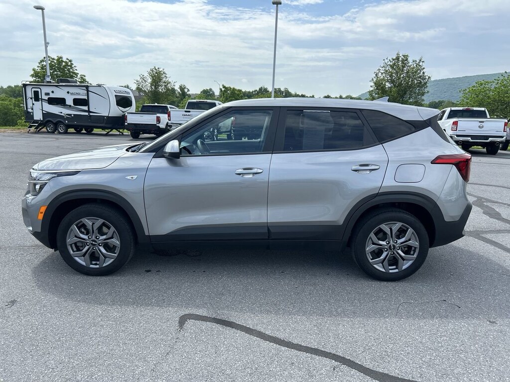 Used 2024 Kia Seltos LX SUV