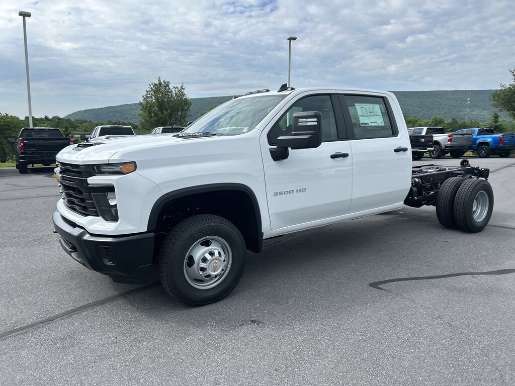 New 2026 Chevrolet Silverado 3500 HD Chassis Work Truck Truck Crew Cab