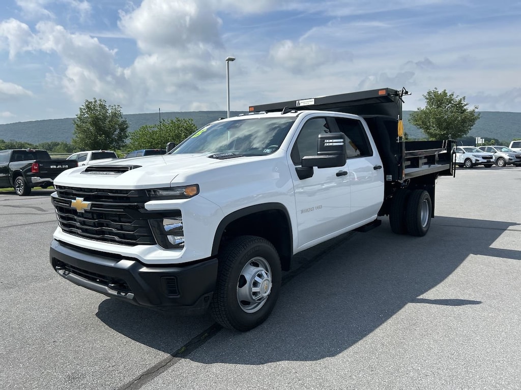 New 2025 Chevrolet Silverado 3500HD Chassis Work Truck Truck Crew Cab