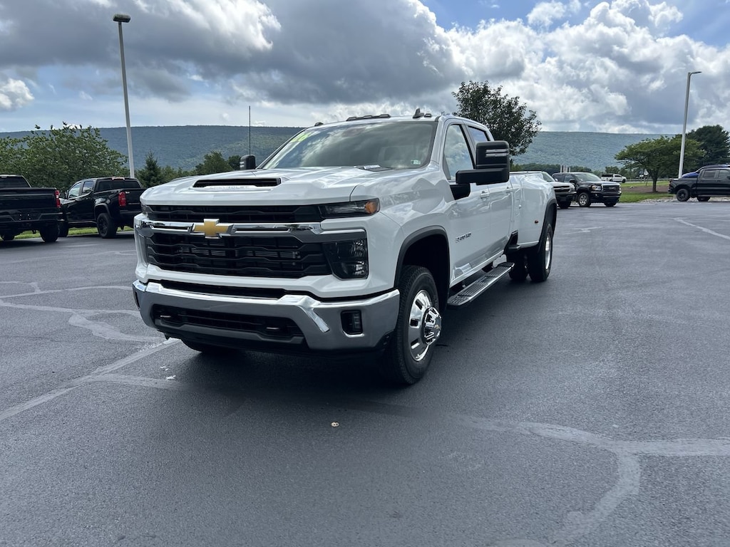 New 2026 Chevrolet Silverado 3500 HD LT Truck Crew Cab