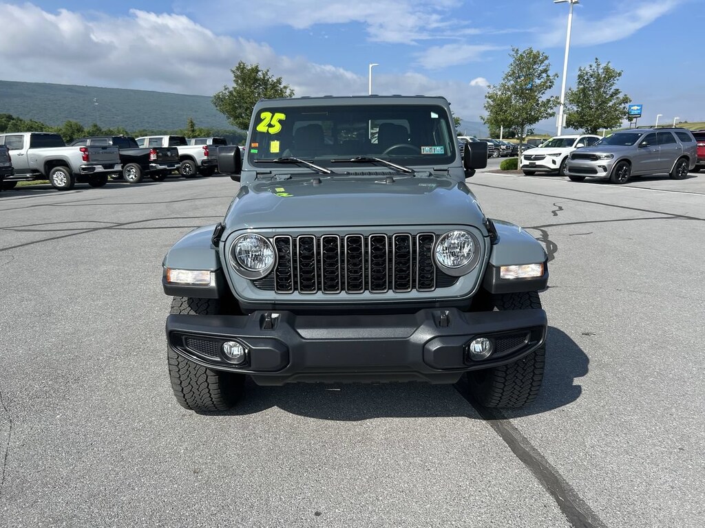 Used 2025 Jeep Gladiator Sport Truck Crew Cab
